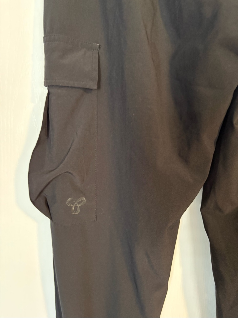 Aritzia | TNA Black Cargo Jogger Pants - Picture 6 of 7